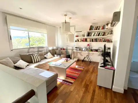 Casa en Alquiler con 2 cocheras