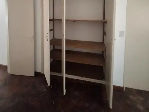 Planta baja. Externo. Apto Comercial.-