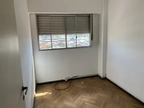 Venta de Departamento 3 ambientes zona avellaneda Centro, contrafrente muy luminoso. Con Locaci...