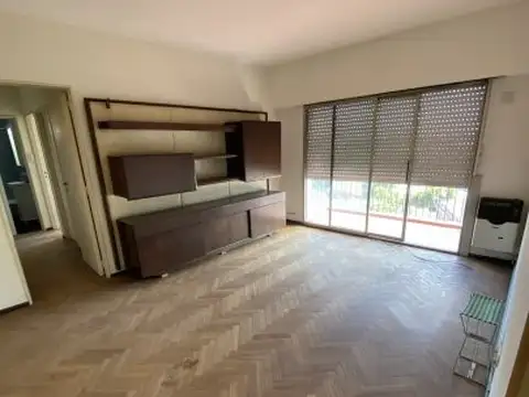 Venta de Departamento 3 ambientes zona avellaneda Centro, contrafrente muy luminoso. Con Locaci...