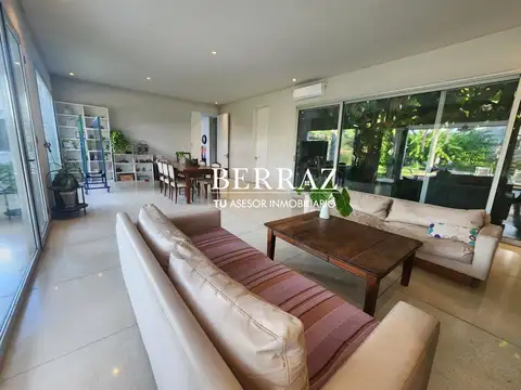 Casa en Venta con 4 cocheras
