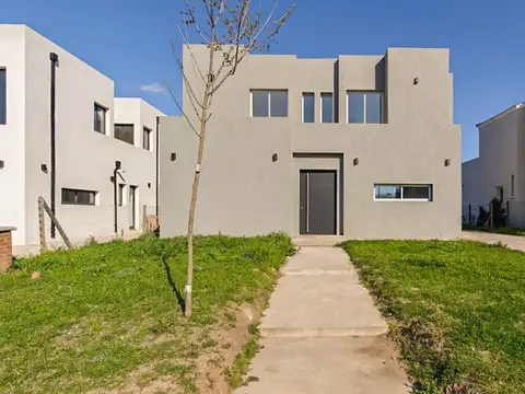 Av, Almirante Guillermo Brown al 100 Barrio Sta Lucia Pilar del Este