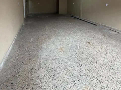 Local en Alquiler en Villa Luzuriaga, $ 650.000
