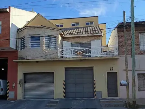 Venta Casa 2 Dormitorios Lanús Frente Balcón Terraza