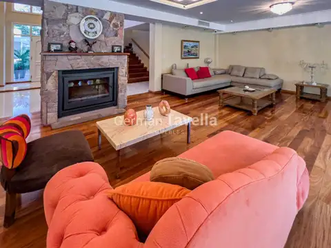 Casa 5 ambientes con 6 baños