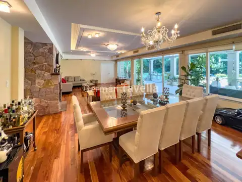 Casa en Venta con 2 cocheras