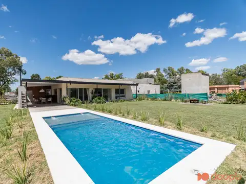 VENTA CASA 4 AMBIENTES BARRIO MONET PILETA JARDIN