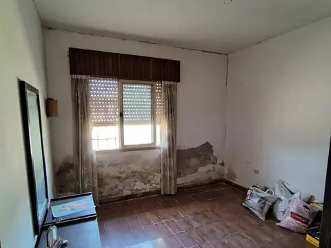 Casa 7 ambientes con 2 baños
