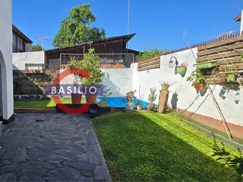 VENTA CASA 3 AMBIENTES CON JARDÍN, GALERÍA, TERRAZA Y GARAGE CUBIERTO EN VILLA ADELINA