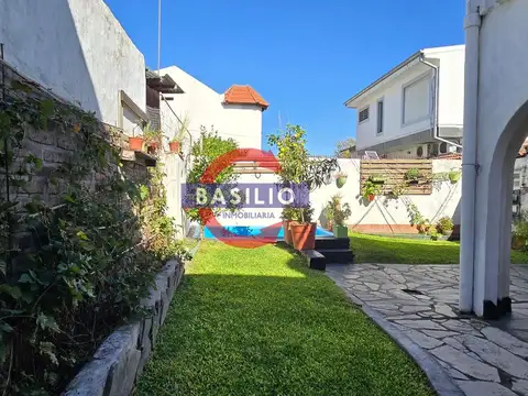 VENTA CASA 3 AMBIENTES CON JARDÍN, GALERÍA, TERRAZA Y GARAGE CUBIERTO EN VILLA ADELINA