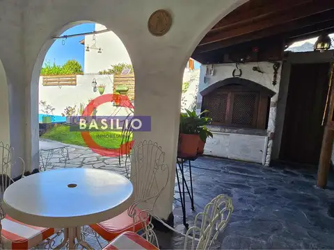 VENTA CASA 3 AMBIENTES CON JARDÍN, GALERÍA, TERRAZA Y GARAGE CUBIERTO EN VILLA ADELINA