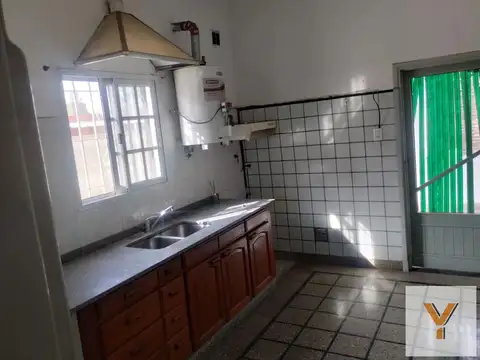 Casa en venta - 2 Dormitorios 1 Baño - 360Mts2 - Quilmes