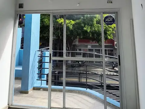 SUPER AMPLIO Y LUMINOSO DEPTO EN DUPLEX! SIN EXPENSAS VENTA YA 