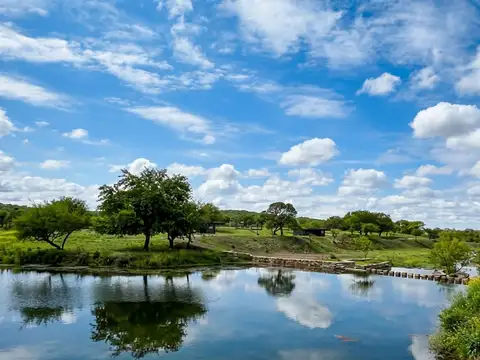 Venta lote premium 2.800m2 sobre río, Calamuchita