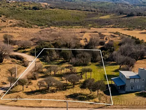 Venta lote premium 2.800m2 sobre río, Calamuchita