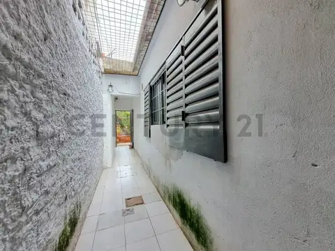 CASA 2 DORMITORIOS, COMODIN, PATIO VERDE