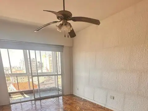 Alquiler 3 Ambientes en San Telmo, piso alto, muy luminoso