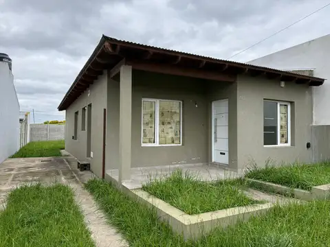 CASA A ESTRENAR - 3 DORMITORIOS - PVC - 10X30 LOTE