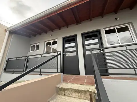 Depto Tipo Casa 2 ambientes con 1 baño
