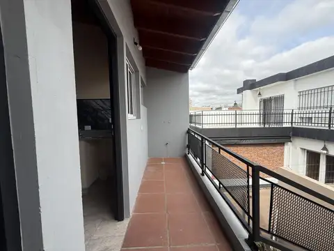 Depto Tipo Casa en Alquiler en Villa Ballester, $ 490.000