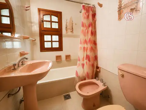 Casa 5 ambientes con 4 baños