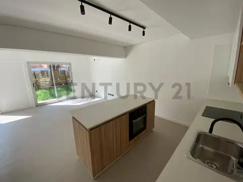 Venta Casa / duplex 3 amb con cochera en Benavidez Village en complejo con ameni