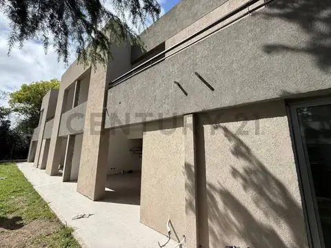 Venta Casa / duplex 3 amb con cochera en Benavidez Village en complejo con ameni