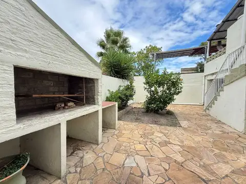 VENTA DE CASA EN EL CERRO DE 3 DORMITORIOS PATIO