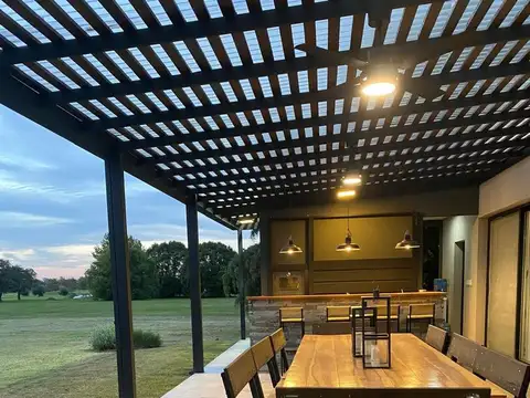 Casa en Venta con 4 cocheras