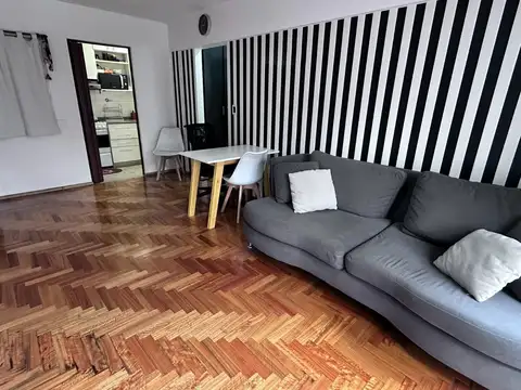 Departamento en Venta de tres ambientes con cochera