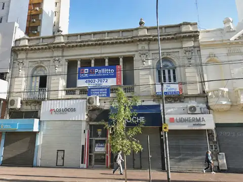 Piso al frente con entrada independiente (comercio, no vivienda)