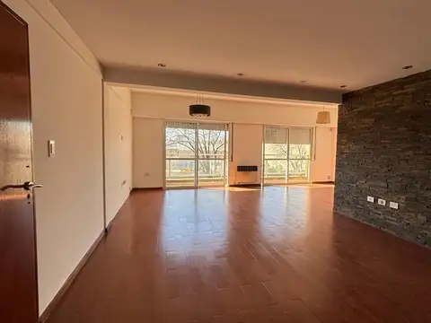 Departamento de 2 dormitorios con balcón y terraza