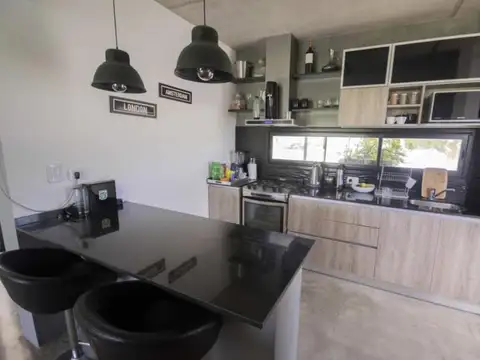 Casa 3 ambientes con 2 baños