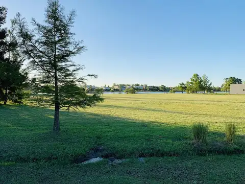 Terrenos en barrio privado Puerto Roldan