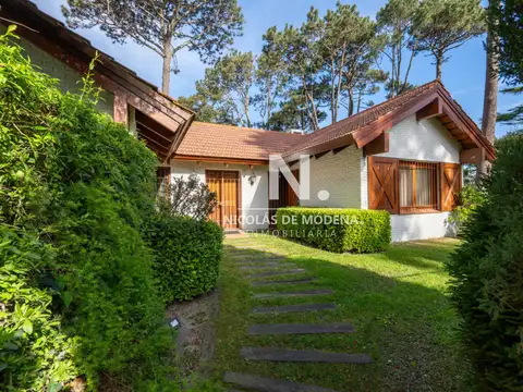 Vende casa de 3 dormitorios, con parrillero y piscina en San Rafael, Punta del Este