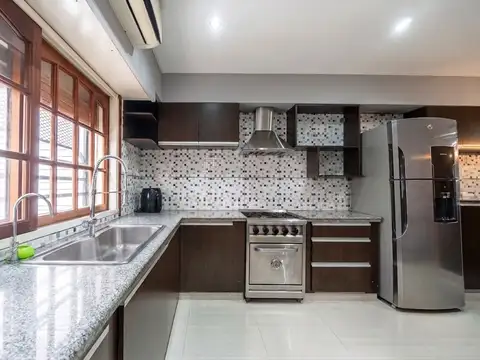 Casa 5 ambientes con 3 baños