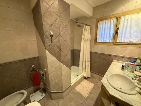 Casa en Venta con 7 cocheras