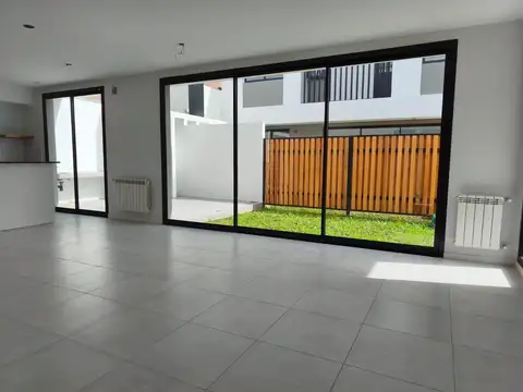 Depto Tipo Casa en Venta de 3 dormitorios