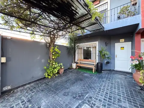 Depto Tipo Casa en Venta con 1 cocheras