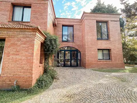 Casa en Venta en Countries y Barrios Cerrados en Esteban Echeverria, USD 640.000