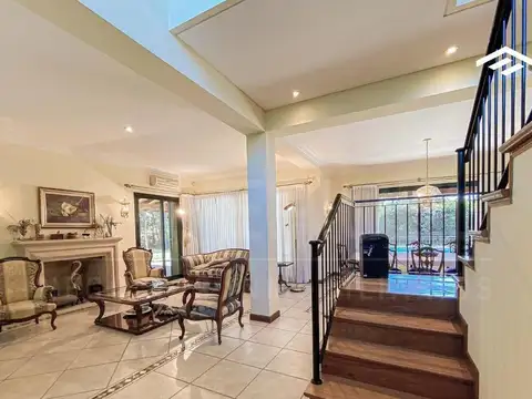 Casa 5 ambientes con 4 baños