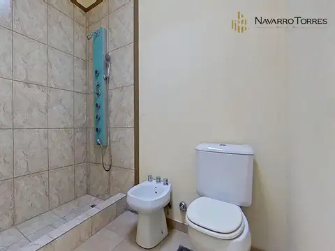 Casa en Alquiler con 2 cocheras