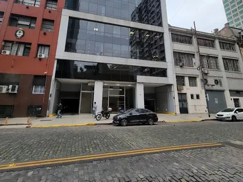 Oficinas con vista abierta y doble acceso – A metros de Puerto Madero