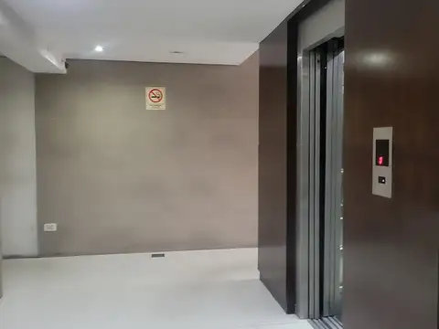 Oficina en Alquiler con 3 cocheras