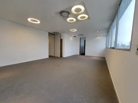 Oficinas con vista abierta y doble acceso – A metros de Puerto Madero