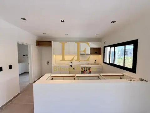 Casa en Venta con 4 cocheras