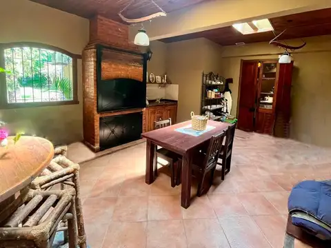 Venta de Chalet en Castelar Norte sobre gran lote