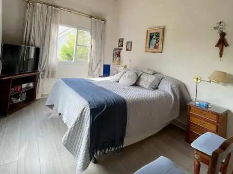 Casa 5 ambientes con 4 baños