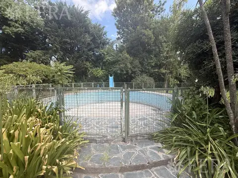 Venta de Casa Quinta con parrilla en Florencio Varela