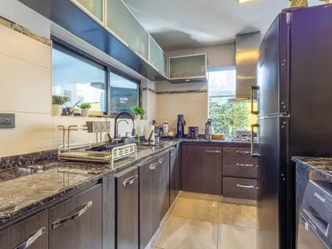 Casa en venta c/ cochera en Las Orquídeas